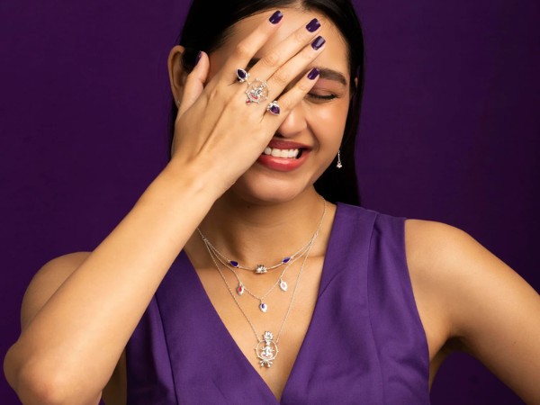 Cách phối trang sức bạc theo layout makeup