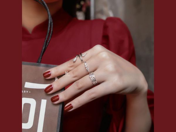 Diện trang sức bạc cho ngày Tết sao cho đẹp?