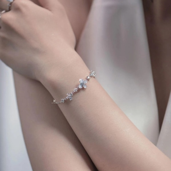 Lắc tay bạc nữ hình hoa đính đá pha lê