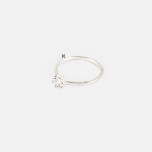 Nhẫn bạc đính đá CZ tại KaT Jewelry mang vẻ đẹp tinh xảo