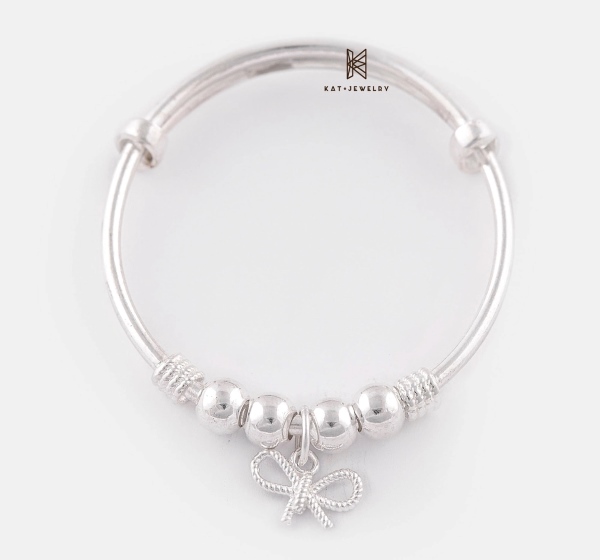 Mẫu charm hình nơ xinh xắn cho cô nàng trẻ trung