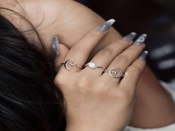 Tạo sự thú vị và độc đáo bằng cách kết hợp nhiều nhẫn theo một chủ đề thống nhất