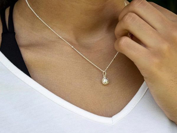 Đeo trang sức bạc khi tập thể thao có thể dẫn đến ngứa