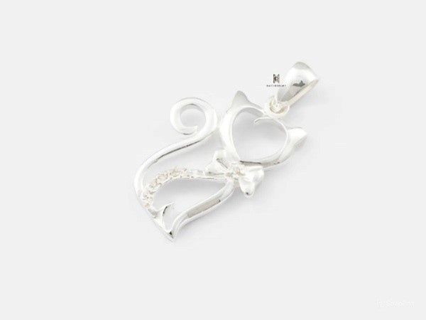 Hóa giải điều không may từ mặt dây chuyền mèo