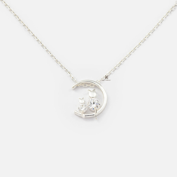 N Crescent Young And Mature Cat ý nghĩa gắn kết gia đình