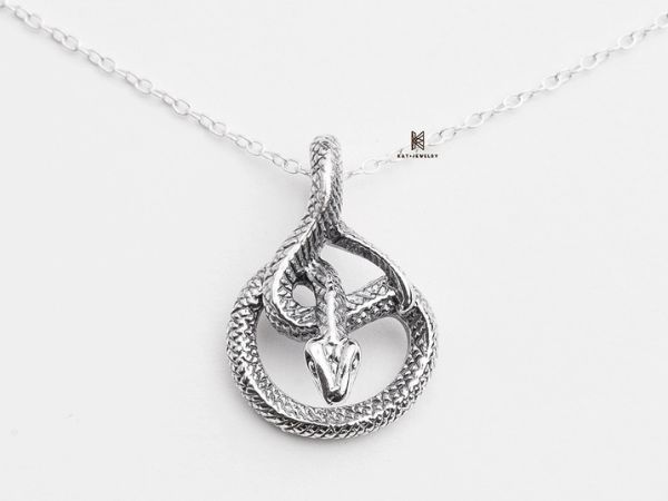 Mẫu dây hình rắn mang đến sức mạnh và trí tuệ