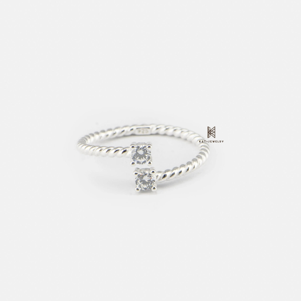  R Midi Twist Double Square Gem thiết kế thanh lịch
