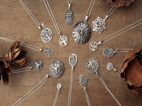 Được chế tác từ các nguyên liệu bạc cao cấp, mỗi món trang sức tại KaT Jewelry đều thể hiện sự hoàn hảo