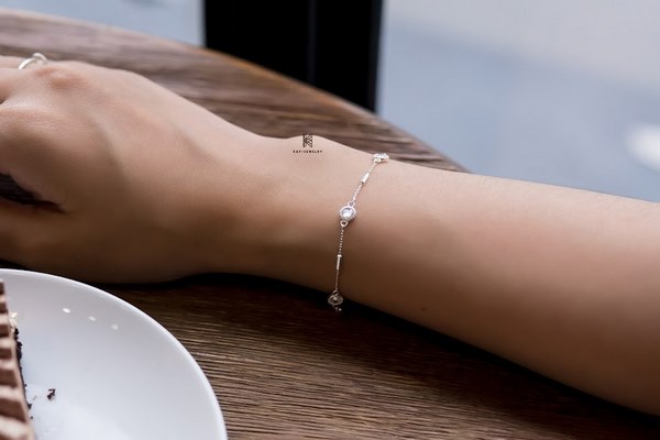 Trang sức bạc là vật phong thủy giúp thu tài hút lộc rất hiệu quả