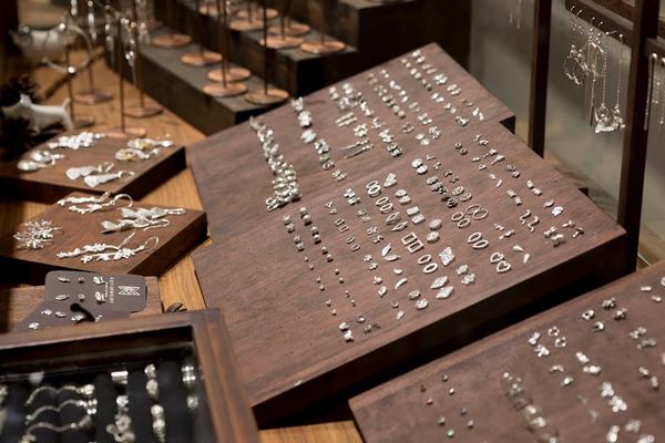 Kat Jewelry chuyên cung cấp trang sức bạc đẹp, giá cạnh tranh