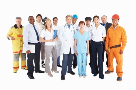 Nhóm nhân viên vệ sinh đang lau dọn nhà cửa