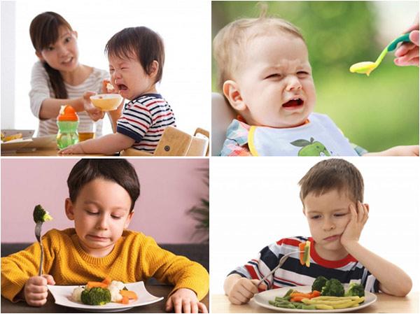 Ảnh ghép bốn em bé tỏ vẻ không muốn ăn rau củ và cháo