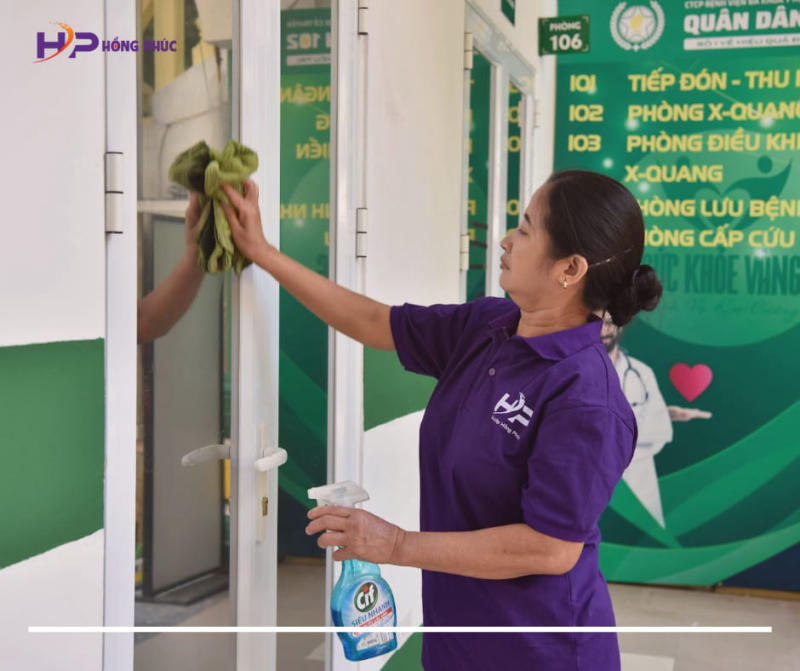 Các công việc của người giúp việc trông người già