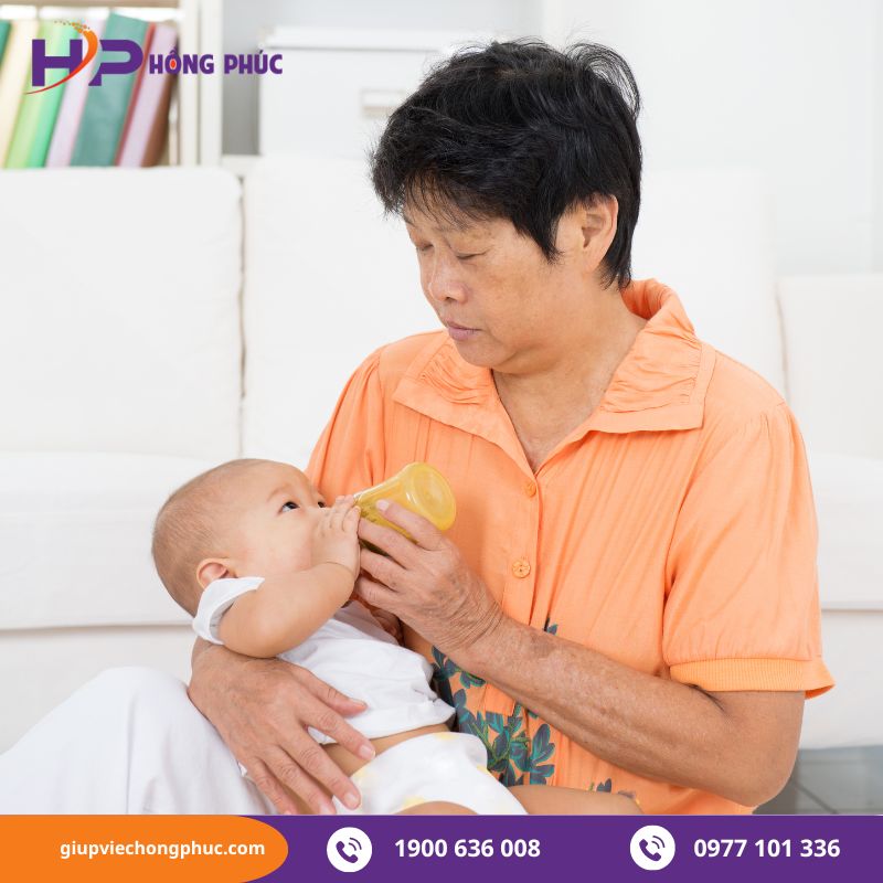 Dỗ trẻ sơ sinh khóc bằng cách Swaddling