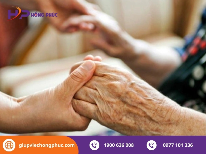 Những khó khăn thực tế khi con cái tự chăm sóc cha mẹ già