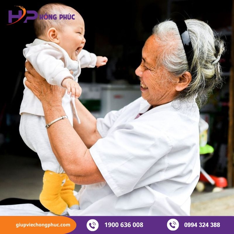 Ưu điểm của việc thuê ông bà chăm cháu