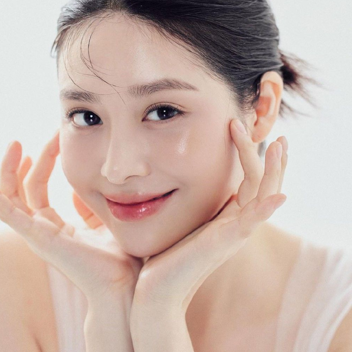 BÍ QUYẾT DUY TRÌ LÀN DA RẠNG RỠ TRONG NHỮNG NGÀY NẮNG NÓNG