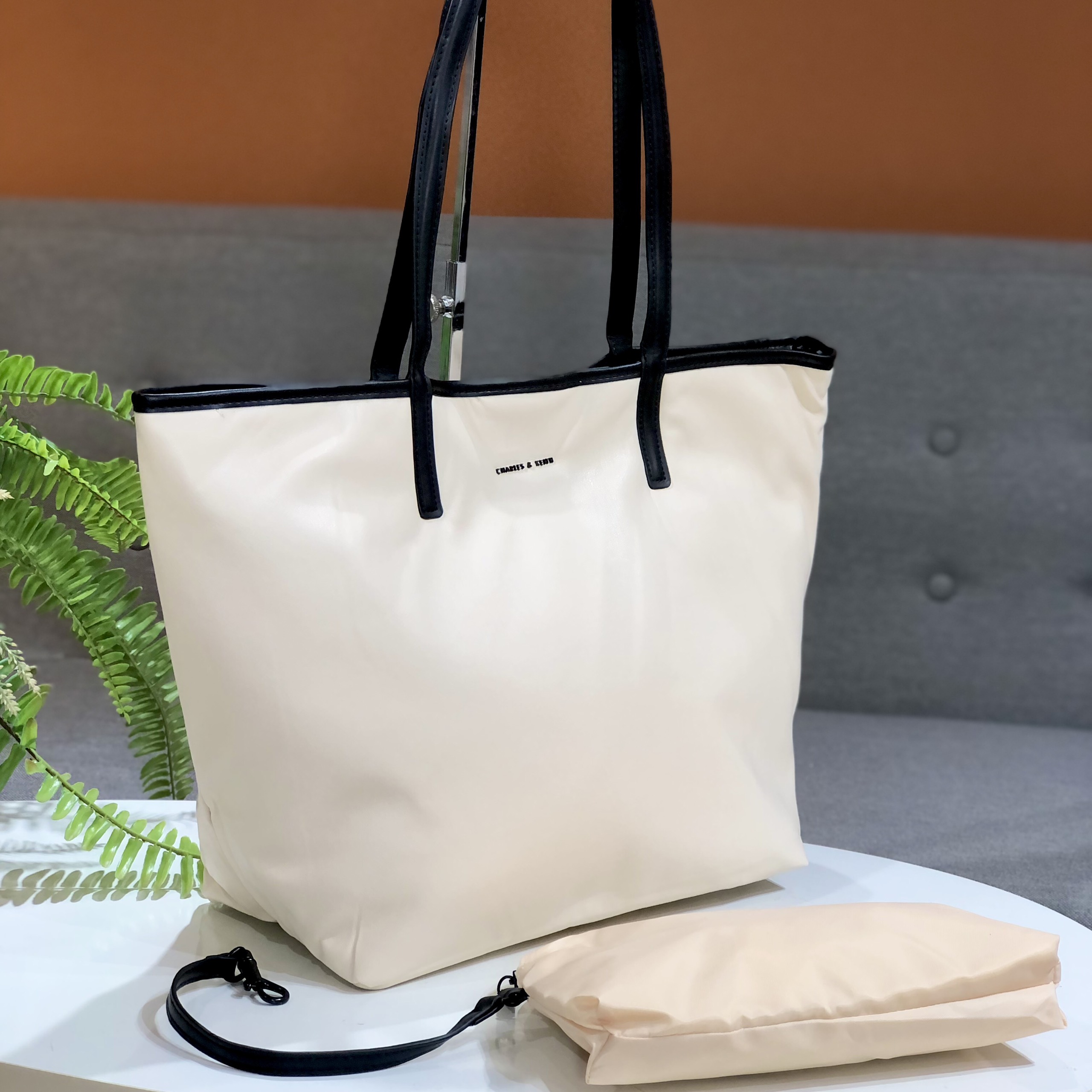 Tote C.N.K Sianna Reversible kèm ví nhỏ KEM