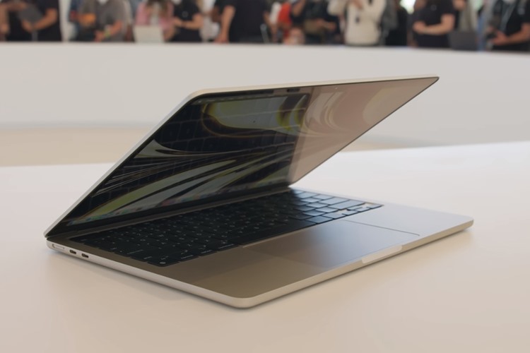 Giá bán một chiếc Macbook Air M2 hiện nay là bao nhiêu