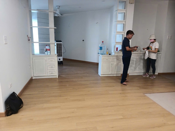 Sàn gỗ cốt đen – Xu hướng lát sàn nhà hiện đại