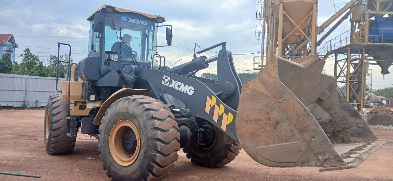 Các dòng xe máy xúc lật XCMG cũ gầu lớn chất lượng cao