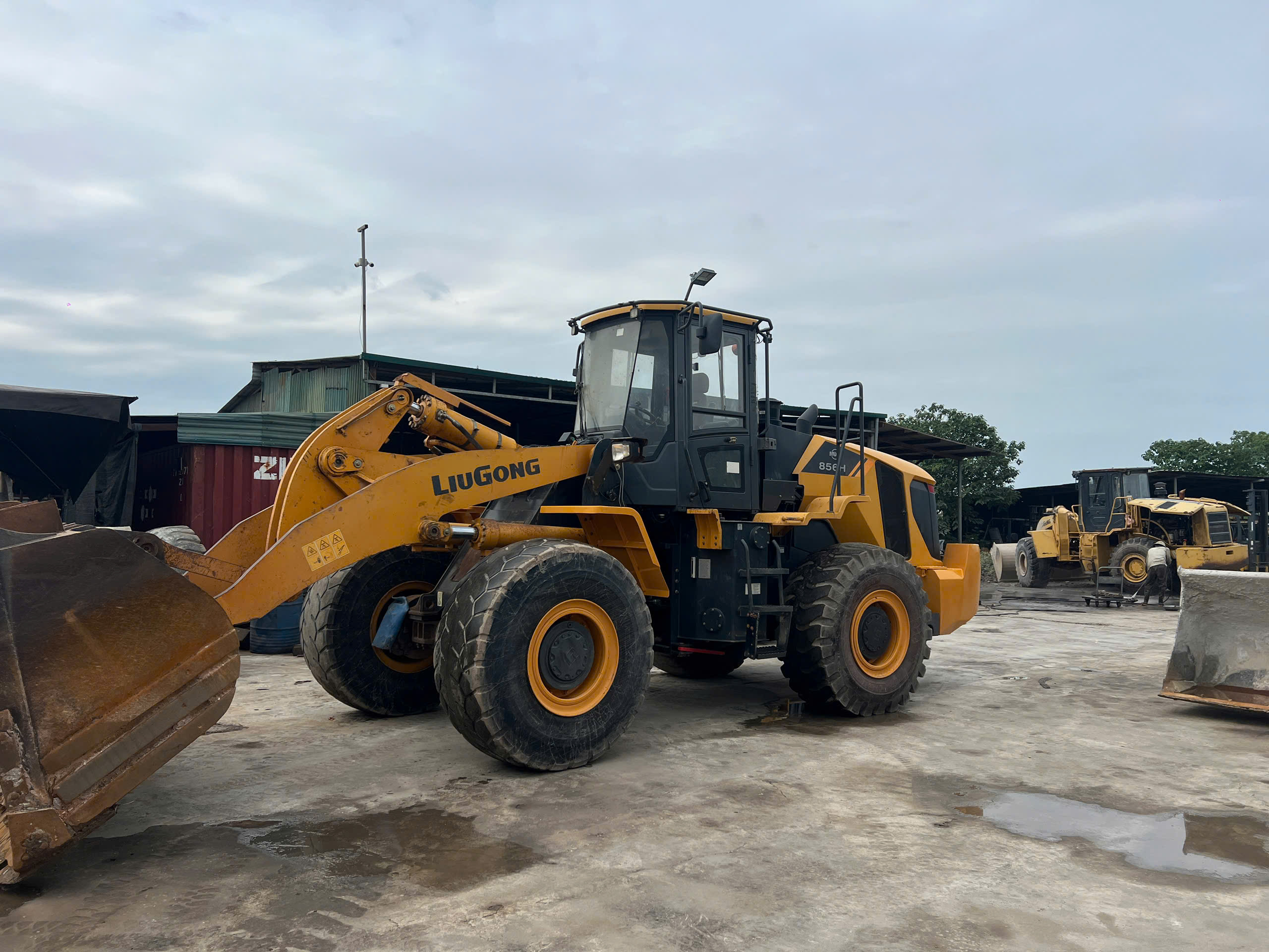máy xúc lật cũ liugong clg856h gầu 4.2m3 chính hãng