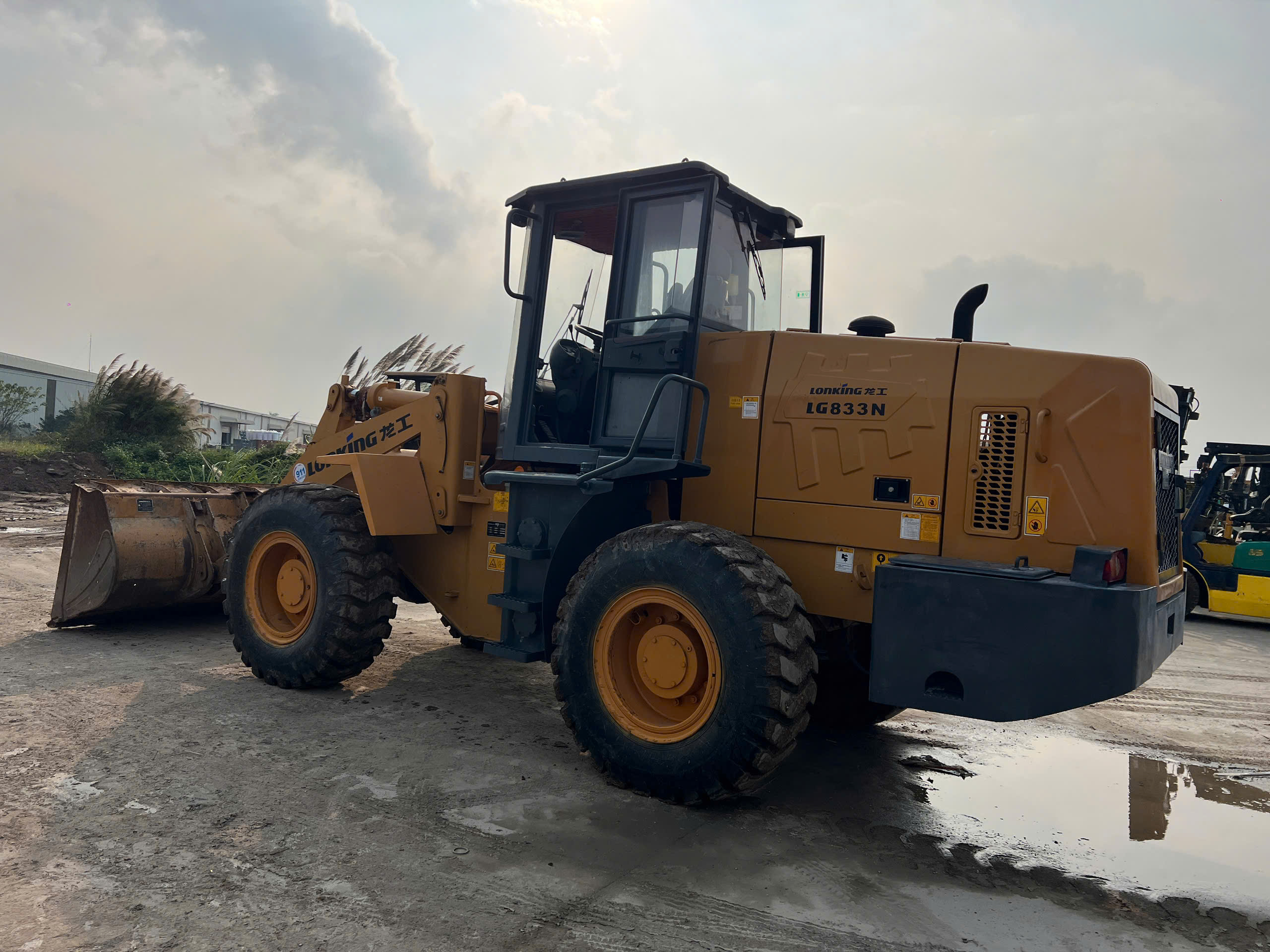 máy xúc lật cũ lonking lg833n gầu 2.2m3 chính hãng