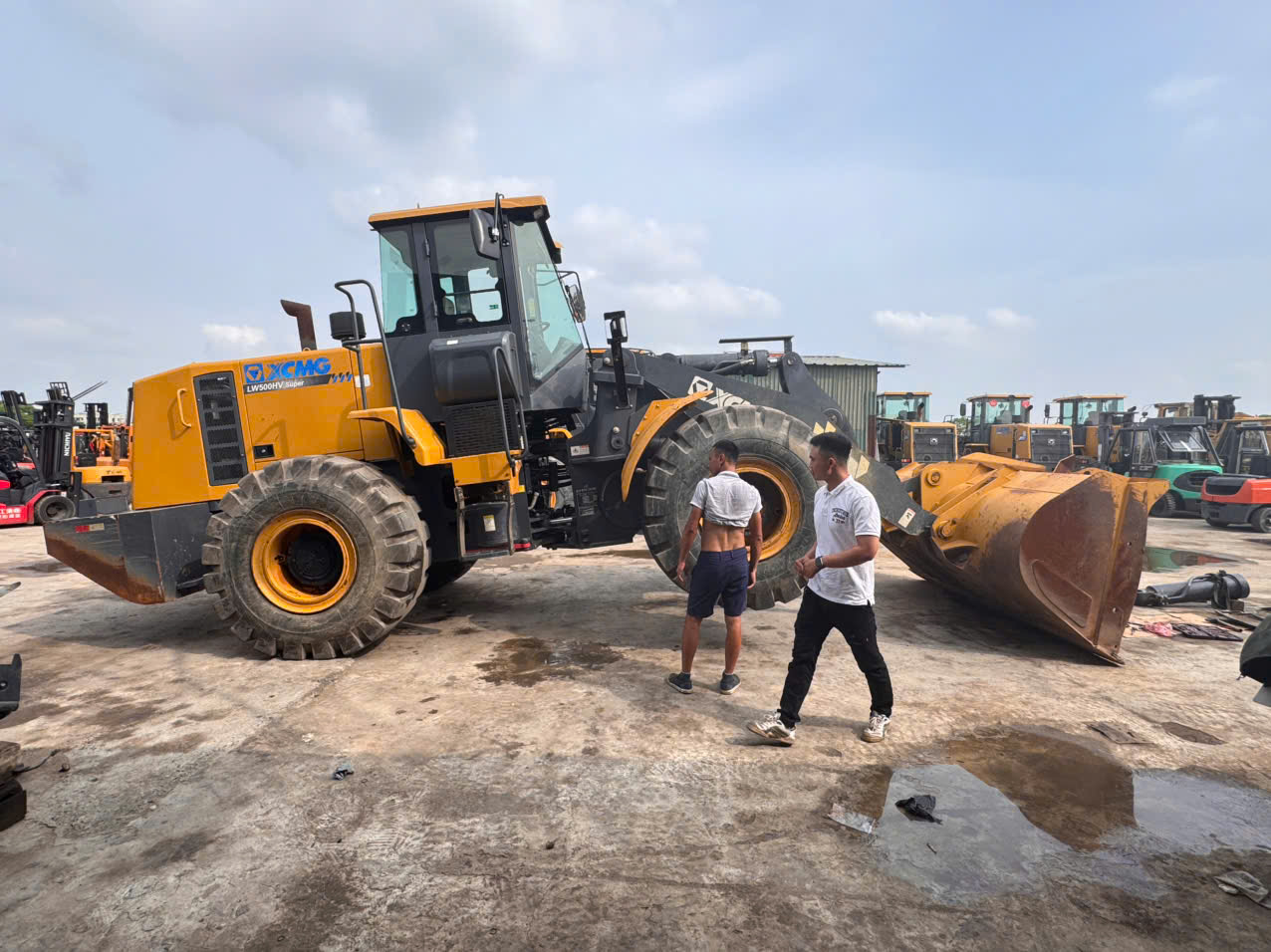 Có nên mua máy xúc lật XCMG cũ không