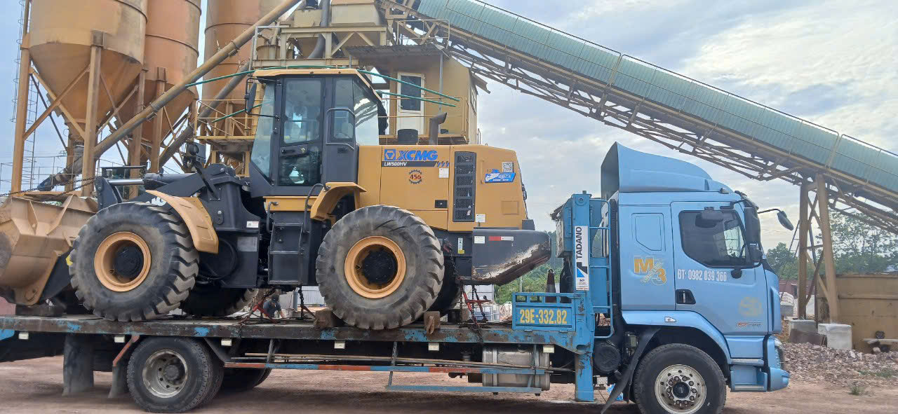 Vận chuyển giao máy xúc lật cũ tận chân công trình