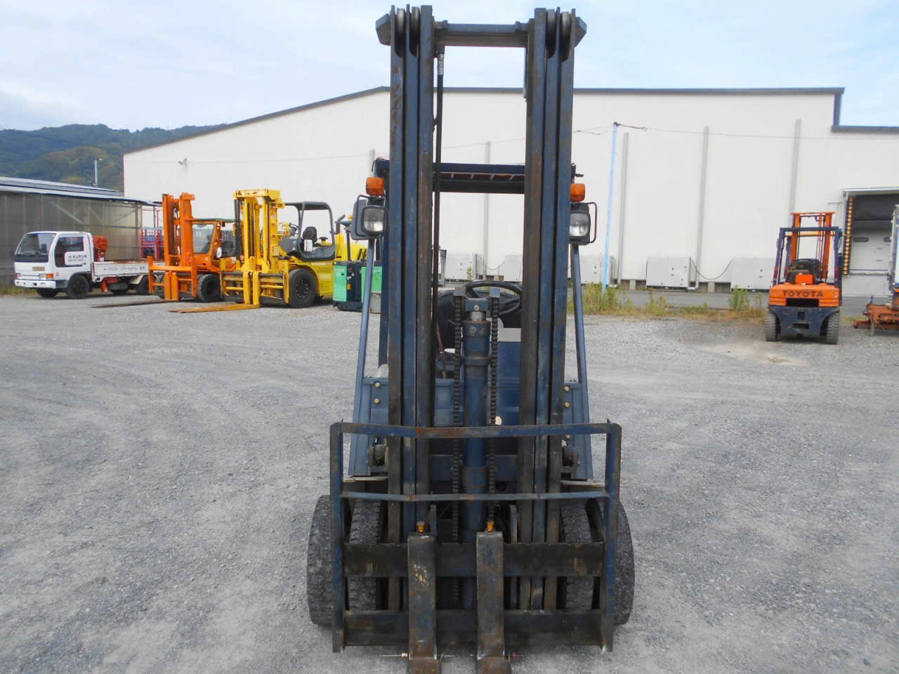 tháp nâng 3 tầng 5.5m xe nâng dầu komatsu 1.8 tấn