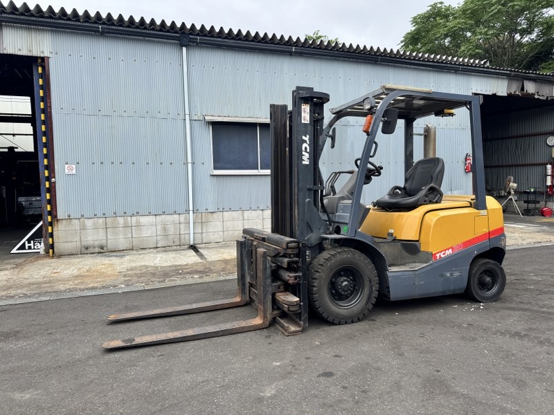 xe nâng dầu 2 tấn tcm fd20t3 cũ nhật bãi số tự động