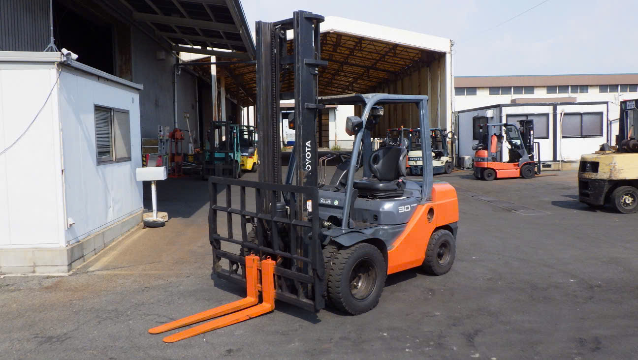 xe nâng dầu 3 tấn toyota 52-8fd30 động cơ 3z kim cơ gật gù lốp kép đời 2014