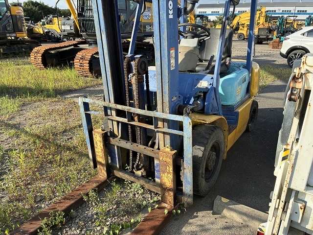 tháp nâng chui container 3m xe nâng dầu komatsu 2.5 tấn