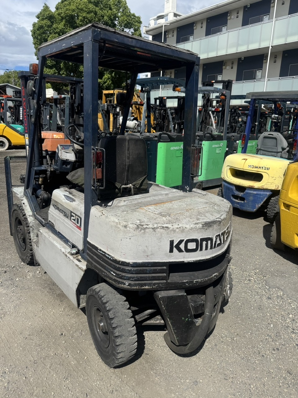 xe nâng dầu 2 tấn komatsu fd20-11 số sàn động cơ diesel nâng cao 3m đời 1992 giá rẻ