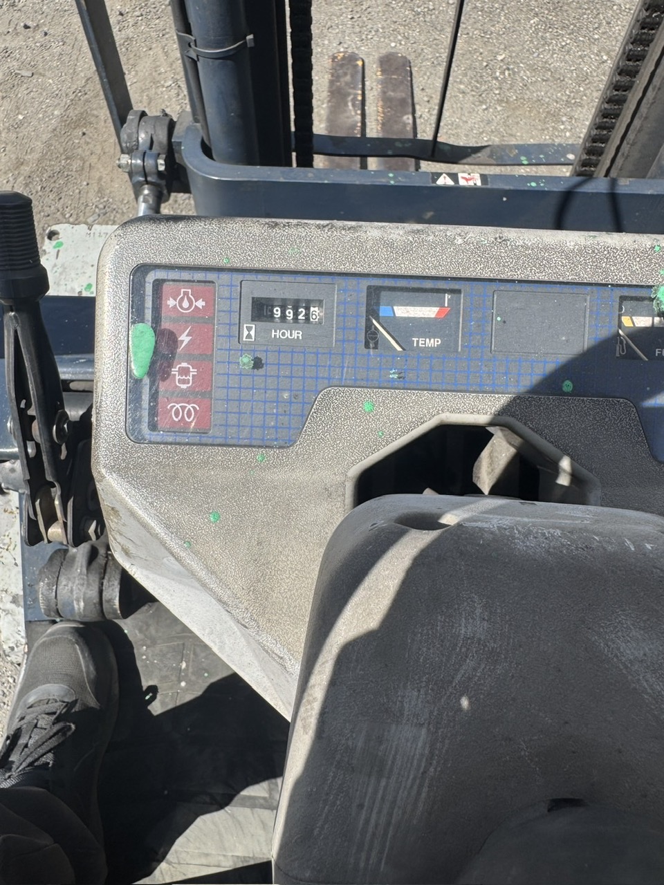 màn hình đồng hồ hiển thị số giờ làm việc xe nâng dầu komatsu 2 tấn