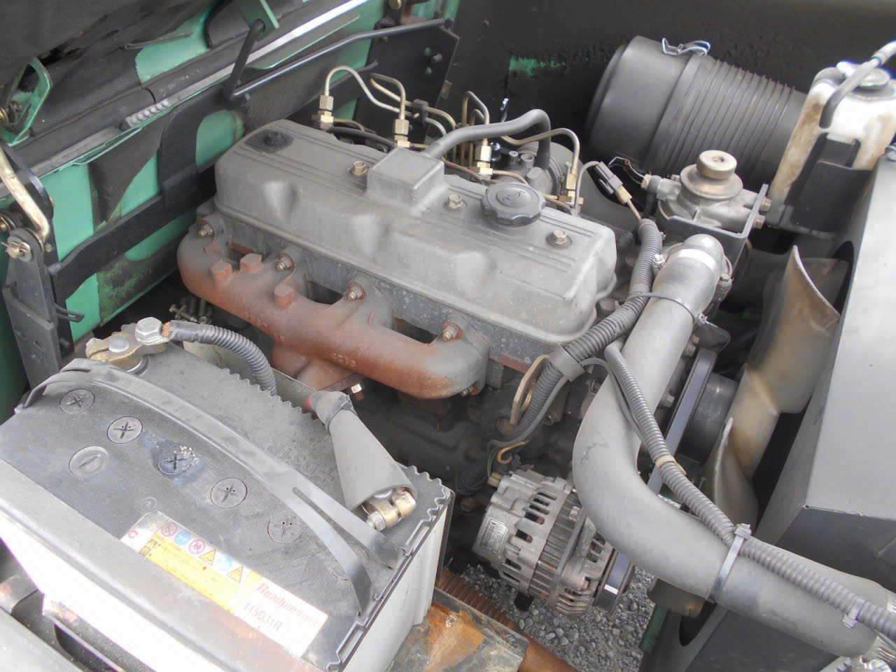 khoang máy động cơ diesel kim cơ xe nâng dầu sumitomo 2 tấn