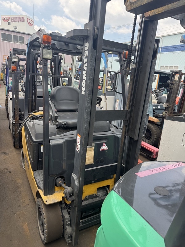 xe nâng điện ngồi lái 1.5 tấn komatsu fb15-12 cũ nhật bãi