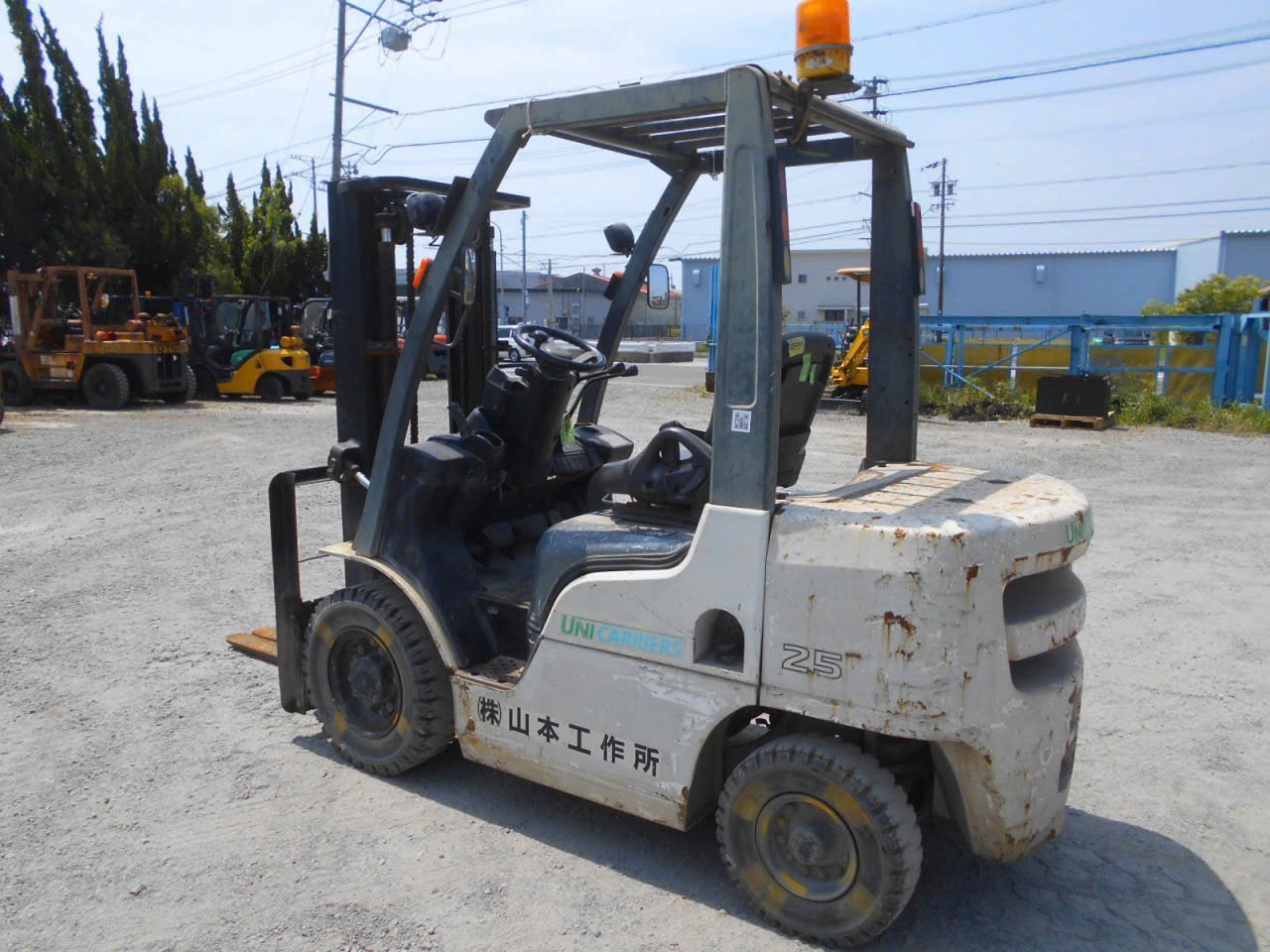 vỏ sườn sạt xi phía sau xe nâng dầu nissan