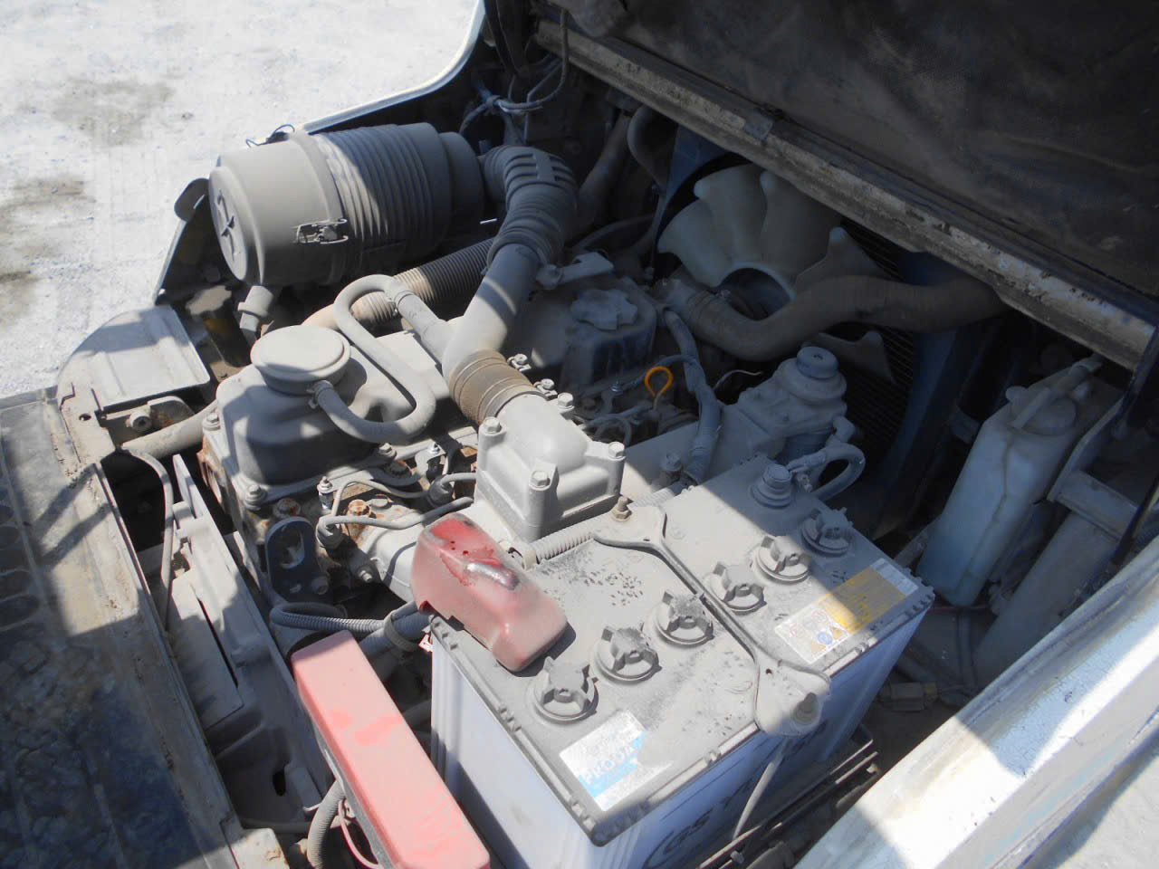 khoang máy động cơ dầu nissan qd32 xe nâng nissan