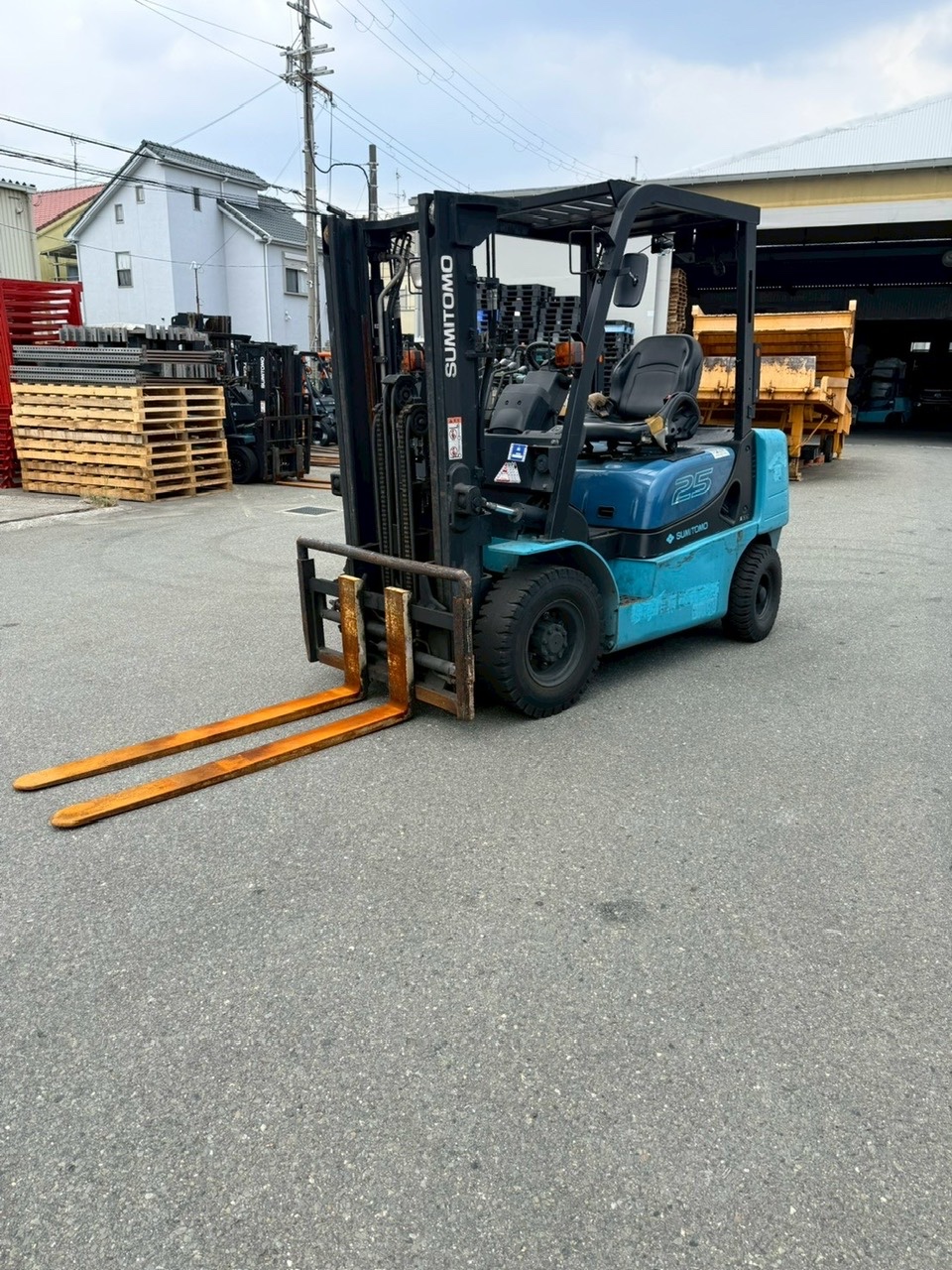 xe nâng dầu cũ 2.5 tấn sumitomo 11fd25paxi98d chui container dịch càng