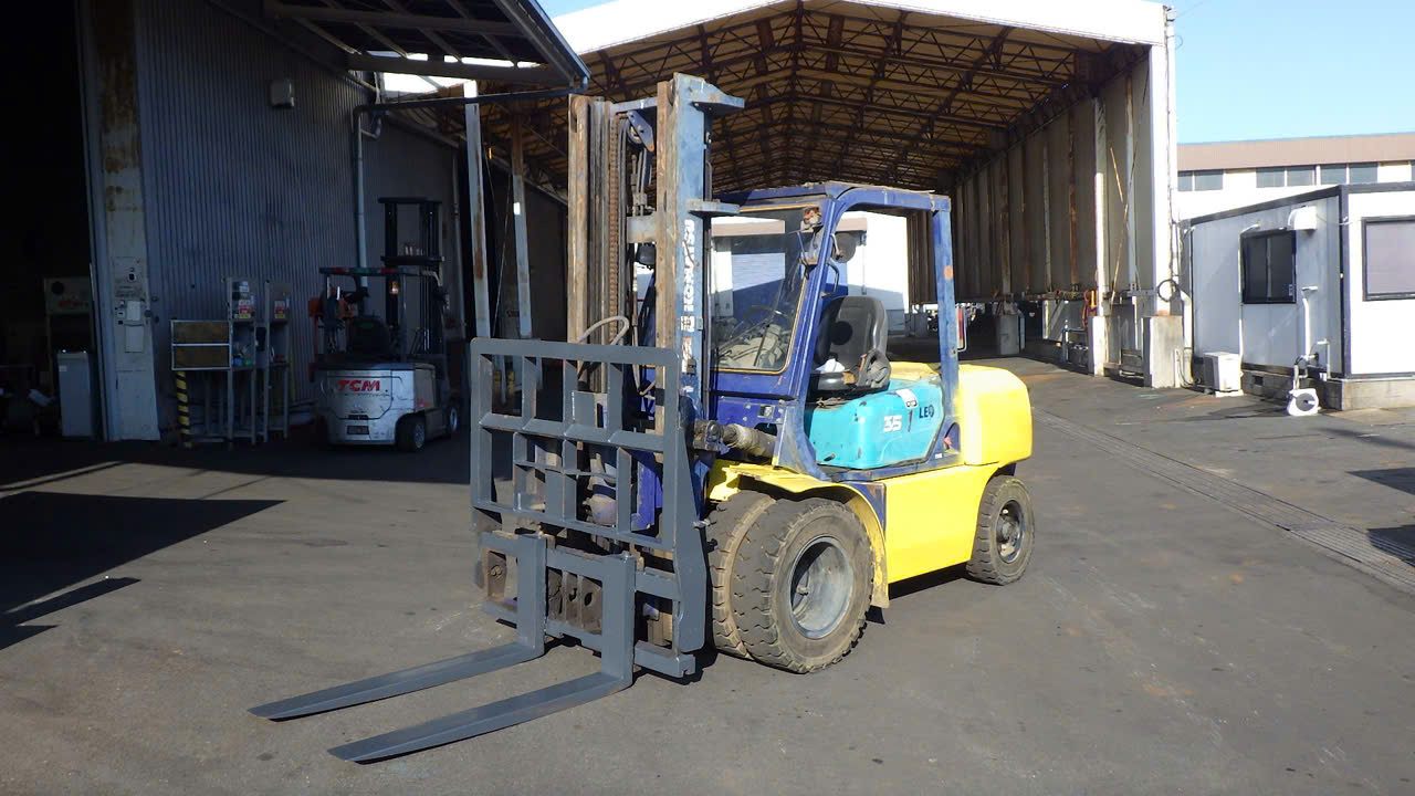 xe nâng dầu 3.5 tấn komatsu fd35t-7 số tự động động cơ 6d102 gật gù lốp kép nâng cao 4m đời 1999