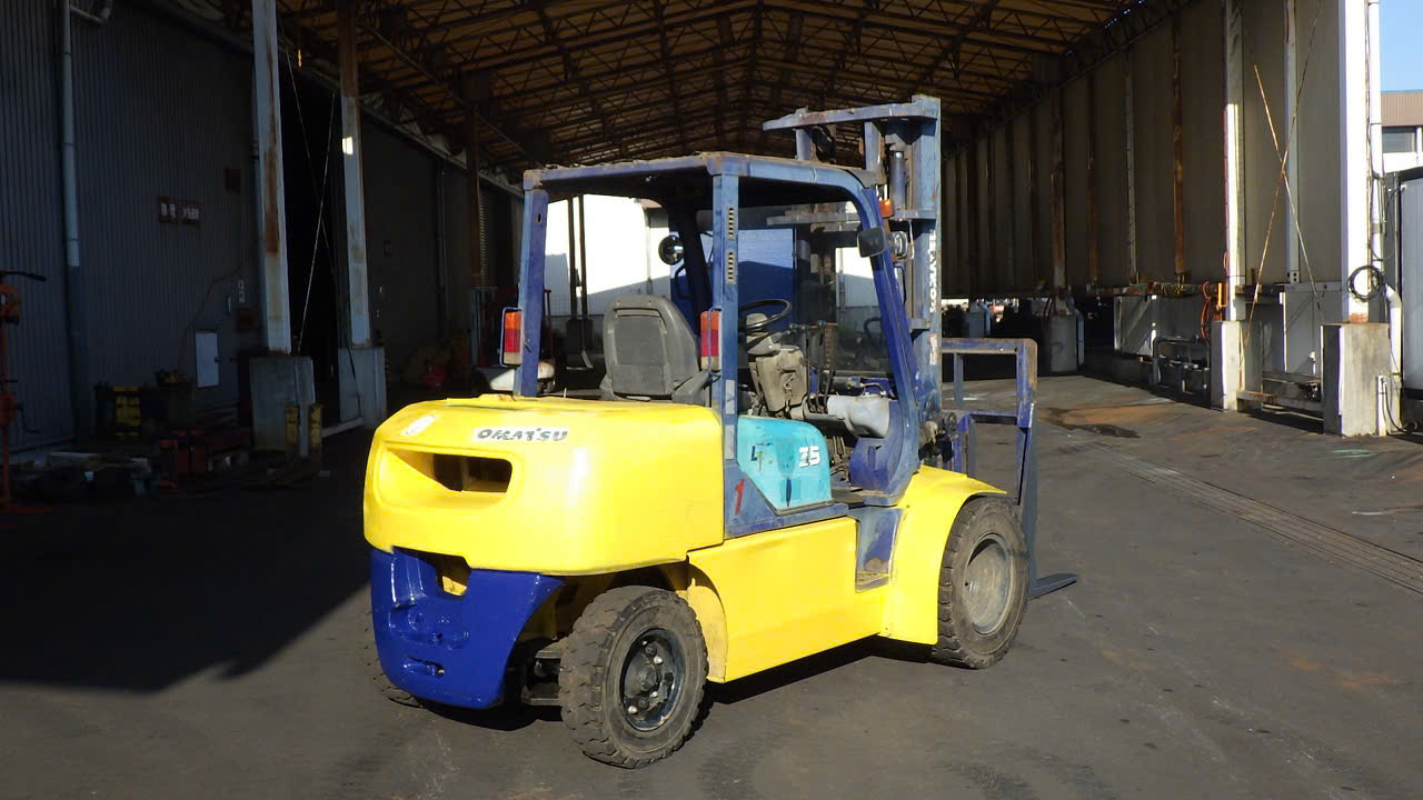 vỏ sườn chasis và đối trọng sau xe nâng dầu komatsu 3.5 tấn