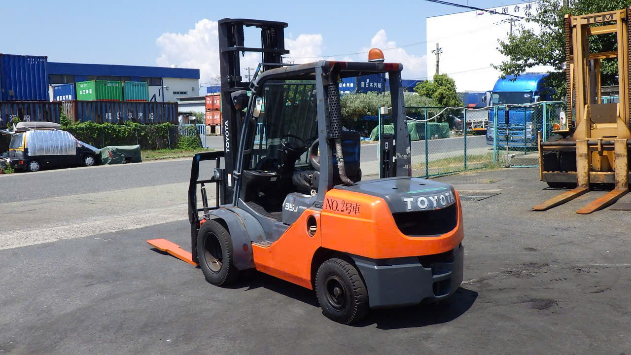 vỏ sườn chasis và đối trọng sau xe nâng dầu toyota 3.5 tấn