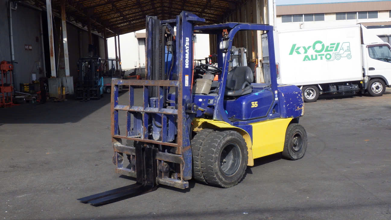 xe nâng dầu cũ 3.5 tấn komatsu fd35w-7 số sàn gật gù lốp kép đời 2001