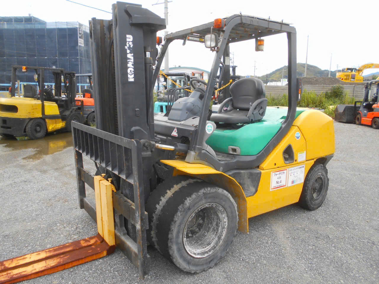 xe nâng dầu 4.5 tấn komatsu fd45t-10 số tự động động cơ saa4d95le lốp kép nâng cao 3m đời 2009