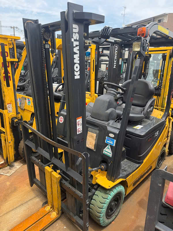 xe nâng điện 1.5 tấn komatsu fb15-12 cũ nhật bãi ngồi lái nâng cơ bản
