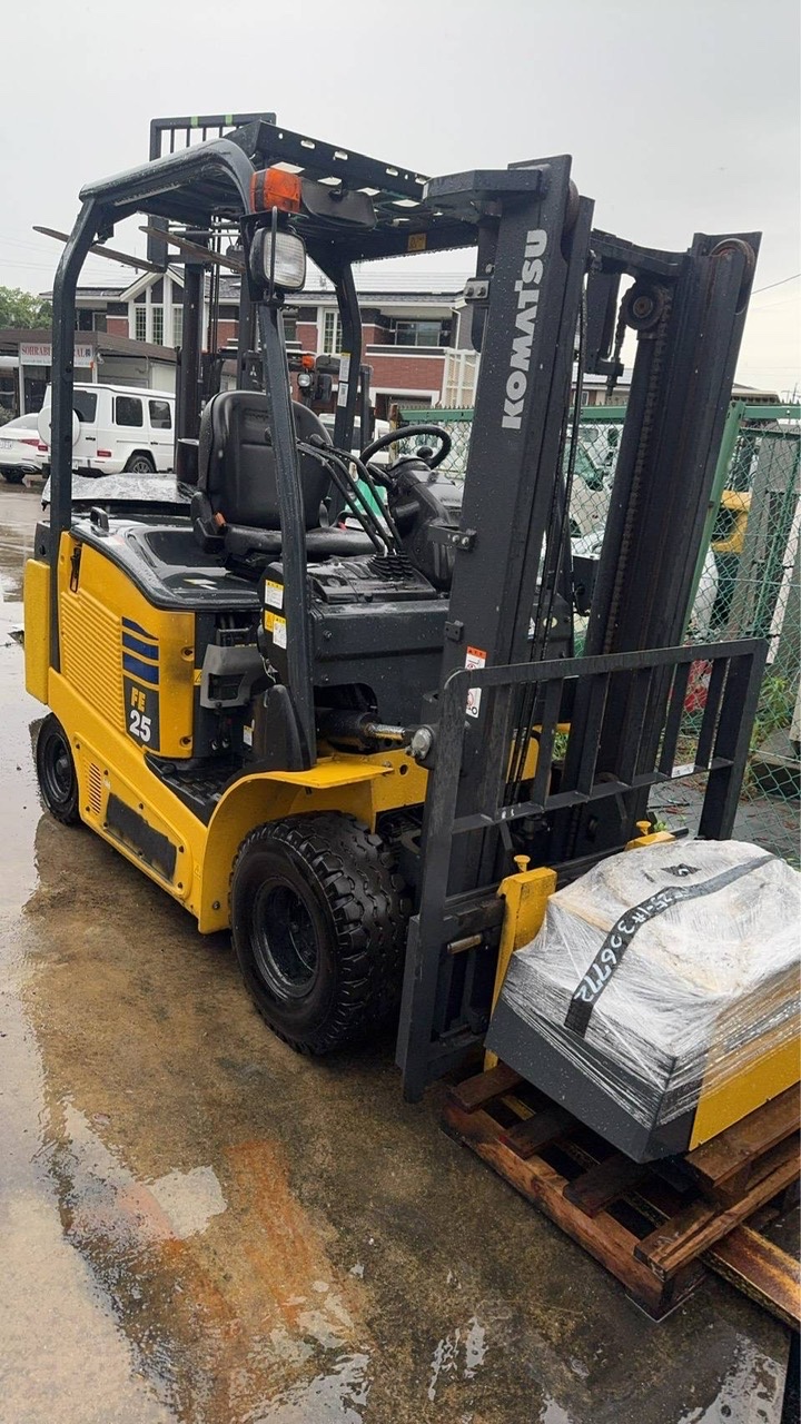 xe nâng điện 2.5 tấn komatsu fe25-1 cũ nhật bãi lithium