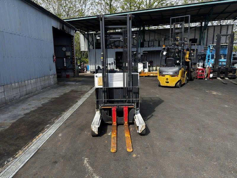 khung tháp nâng thép đúc vươn cao 4m xe nâng điện đứng lái nichiyu