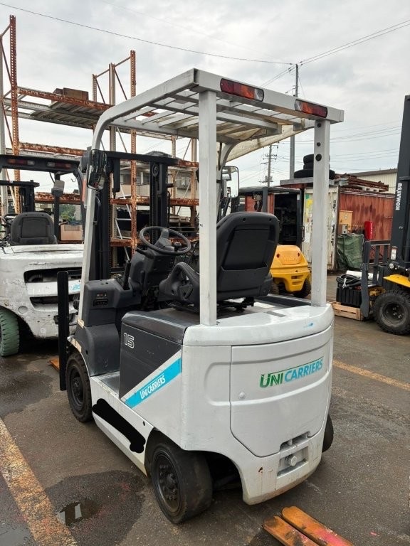 xe nâng điện tcm fb15-8 nhìn từ phía sau đối trọng