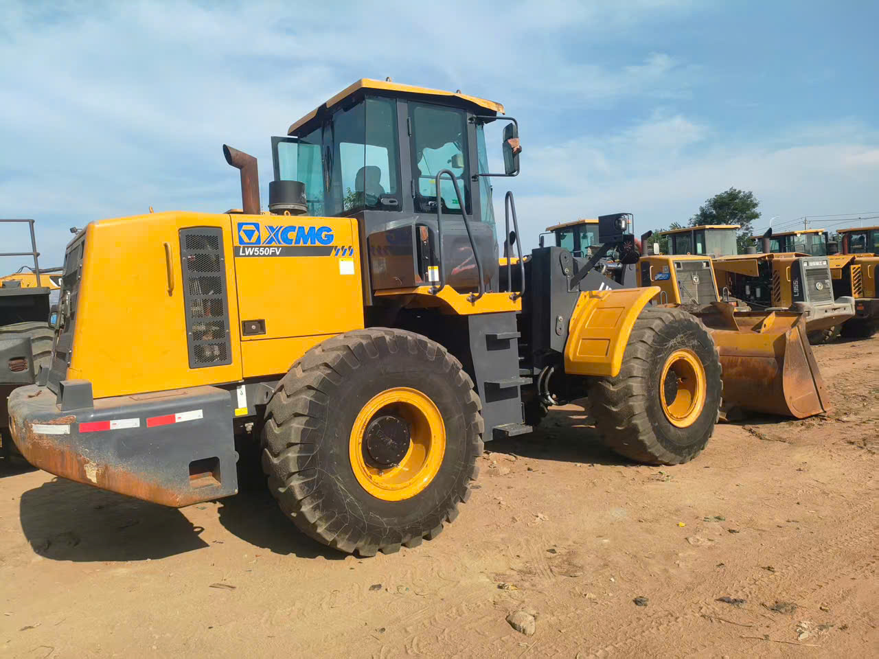 xe xúc lật cũ gầu 3.6 m3 xcmg lw550fv bản đổ cao cần dài